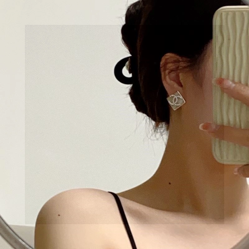 Chanel Earrings Snug 222723