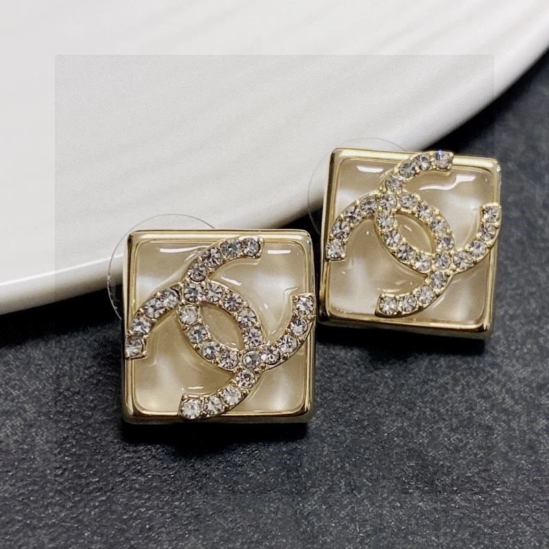 Chanel Earrings Snug 222723