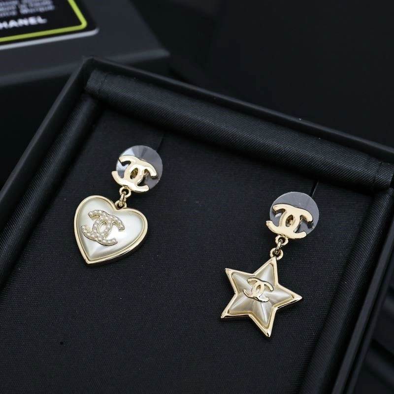Sophisticated Chanel Earrings 222652