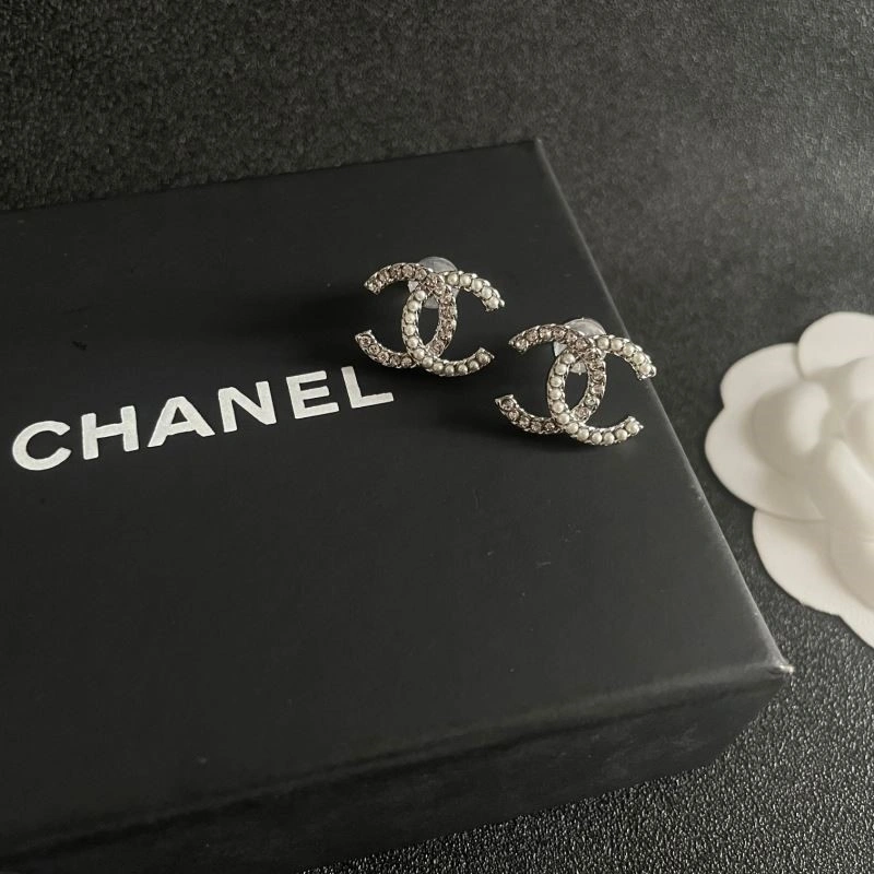 Chanel Earrings Compact 222670