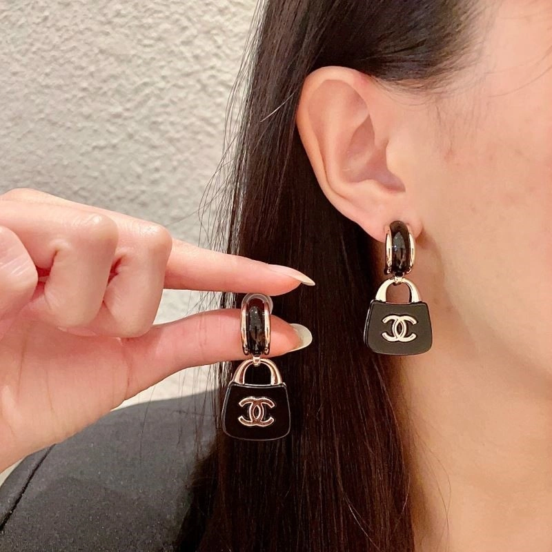 Comfortable Chanel Earrings 222632