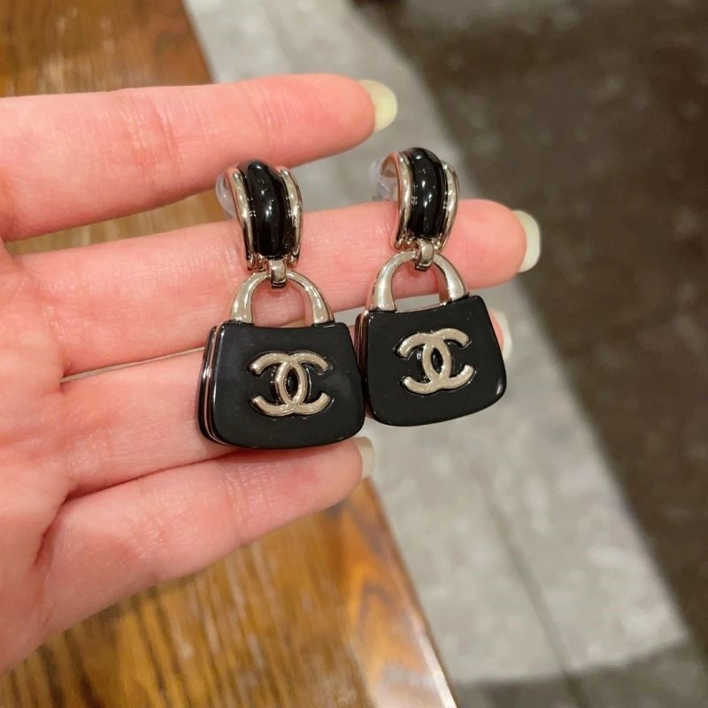 Comfortable Chanel Earrings 222632