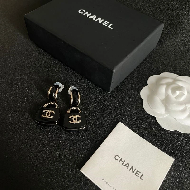 Comfortable Chanel Earrings 222632