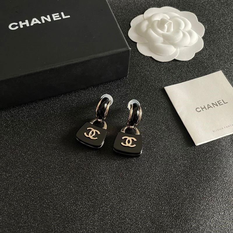 Comfortable Chanel Earrings 222632