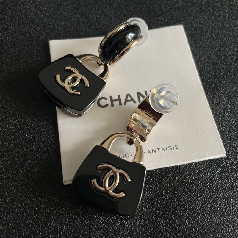 Comfortable Chanel Earrings 222632