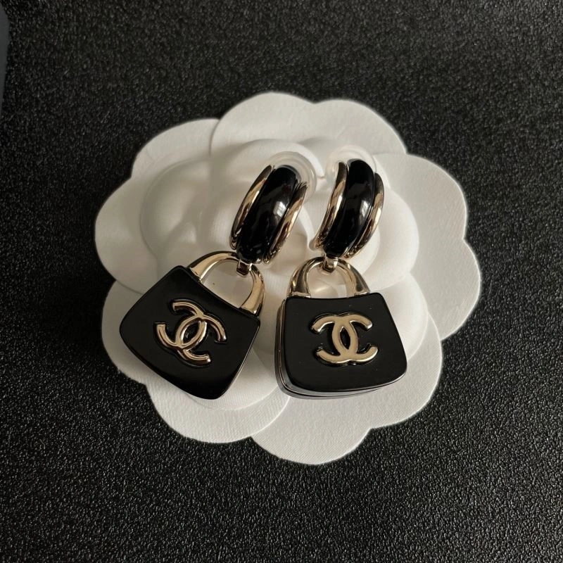 Comfortable Chanel Earrings 222632