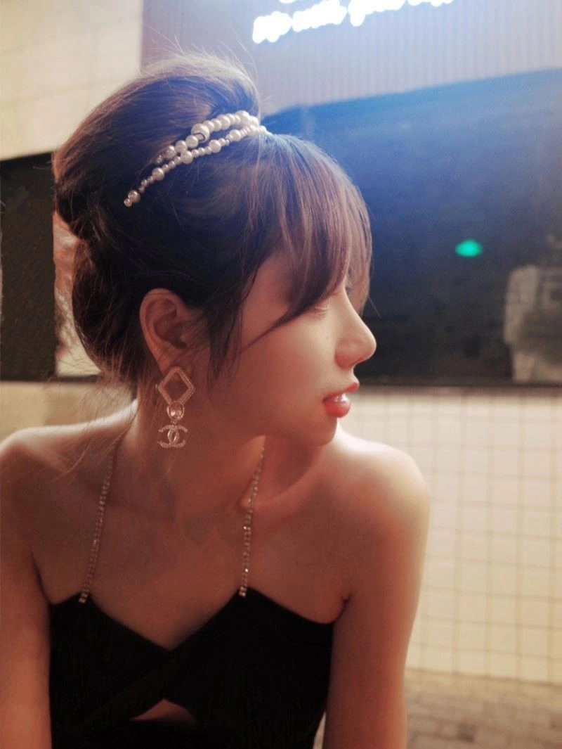 Compact Chanel Earrings 222604