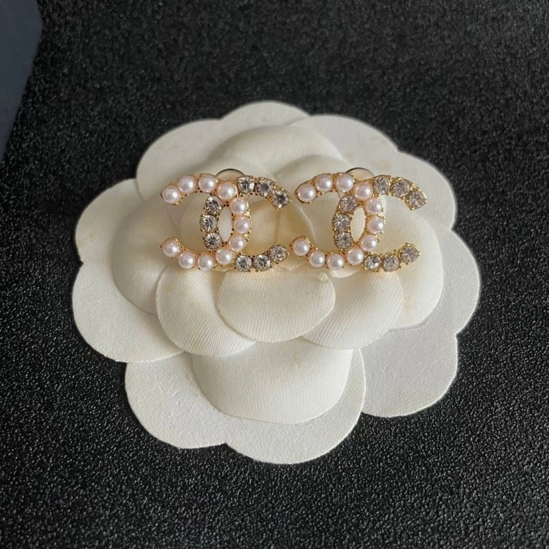 Chanel Earrings Versatile 222609