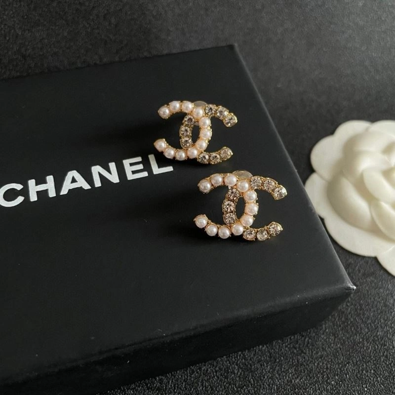 Chanel Earrings Versatile 222609