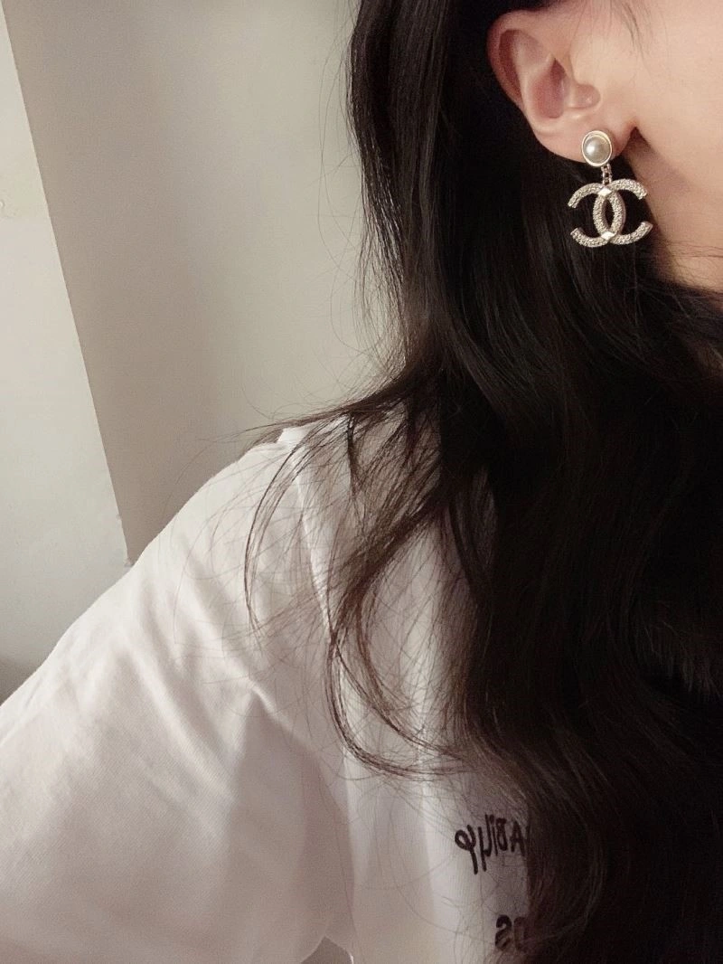 Modern Chanel Earrings 222522