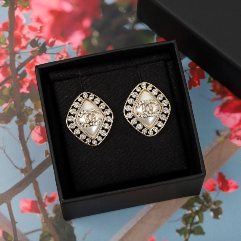 Chanel Earrings EyeCatching 222524