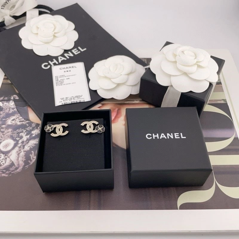 Sophisticated Chanel Earrings 222518