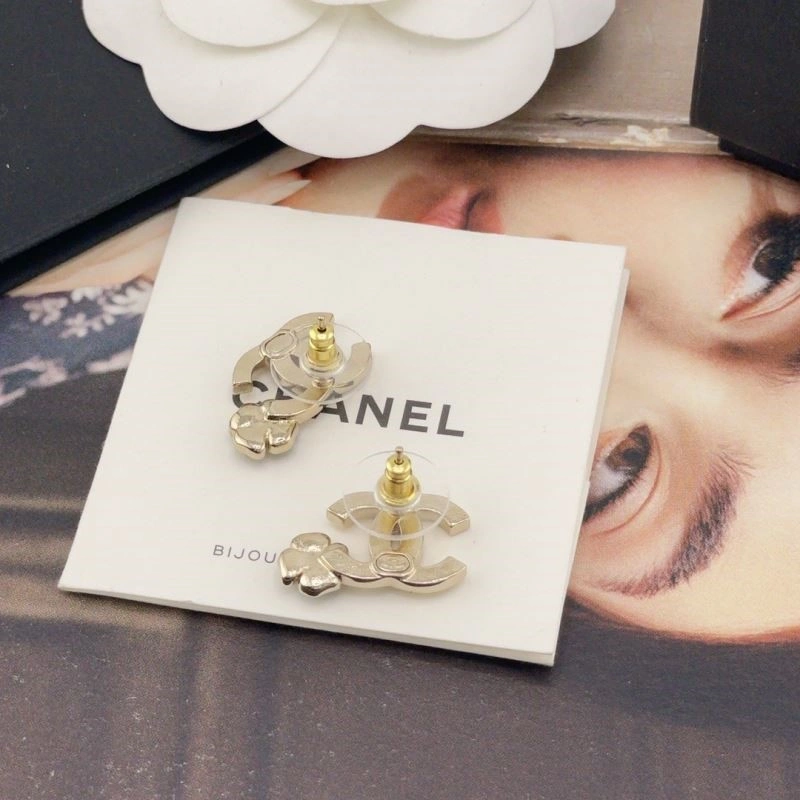 Sophisticated Chanel Earrings 222518