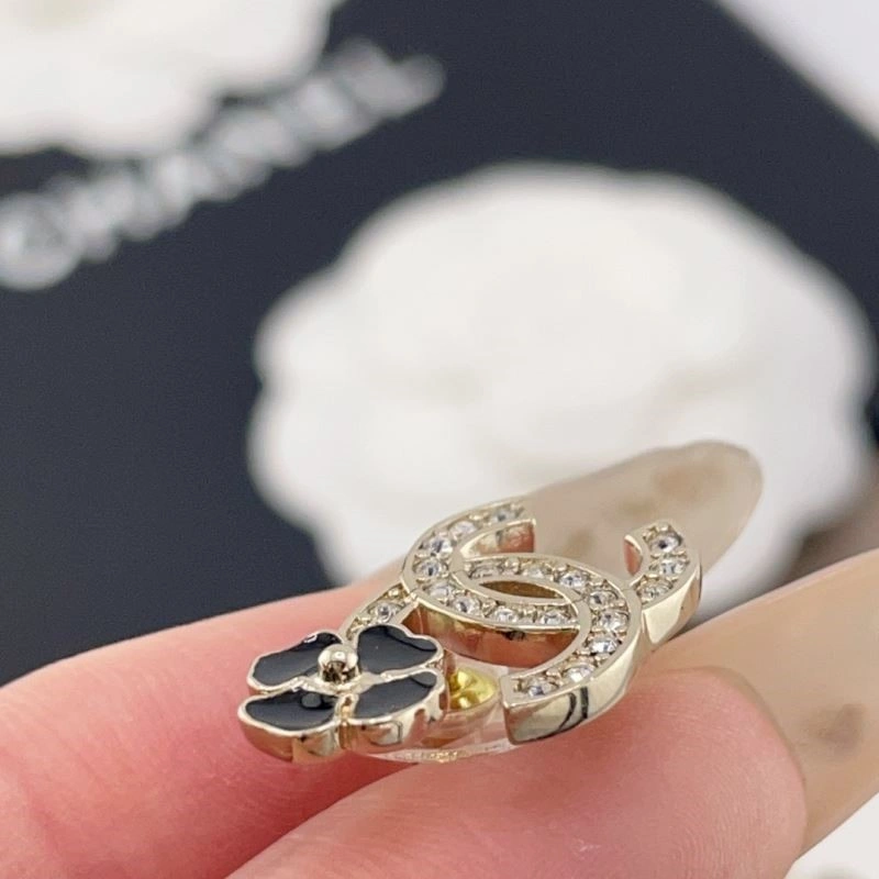 Sophisticated Chanel Earrings 222518