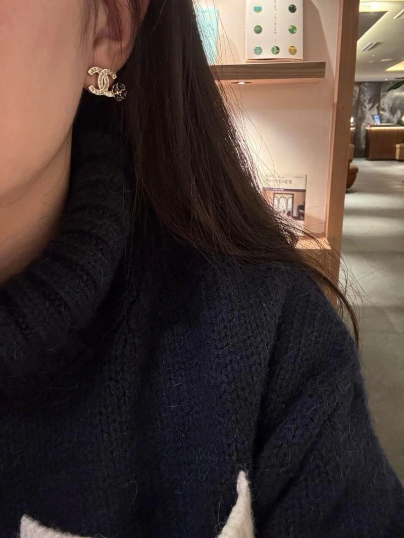Sophisticated Chanel Earrings 222518
