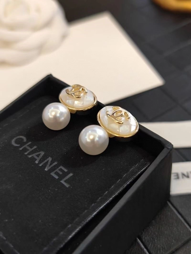 Unisex Chanel Earrings 222498