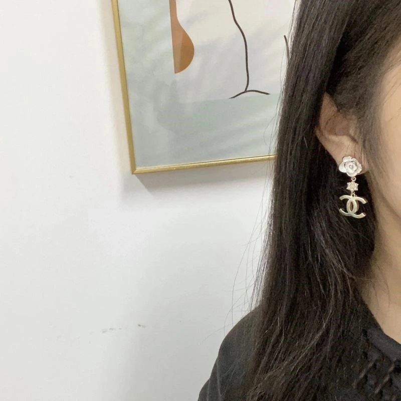 Lightweight Chanel Earrings 222502