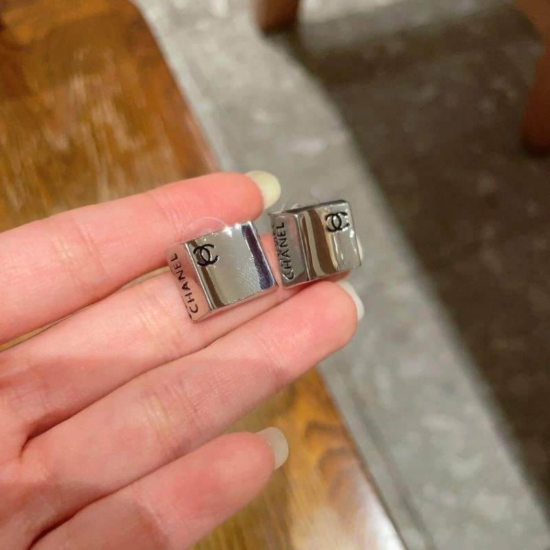 Chanel Earrings Comfortable 222417