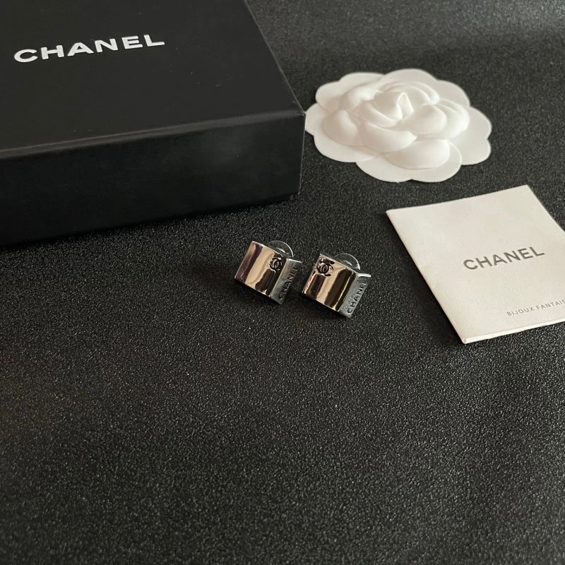 Chanel Earrings Comfortable 222417
