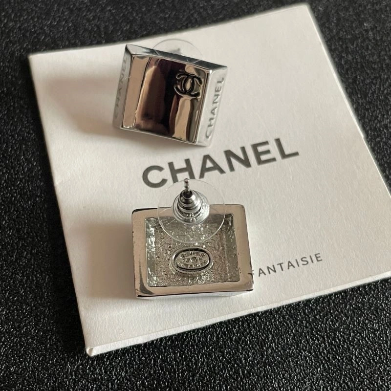 Chanel Earrings Comfortable 222417