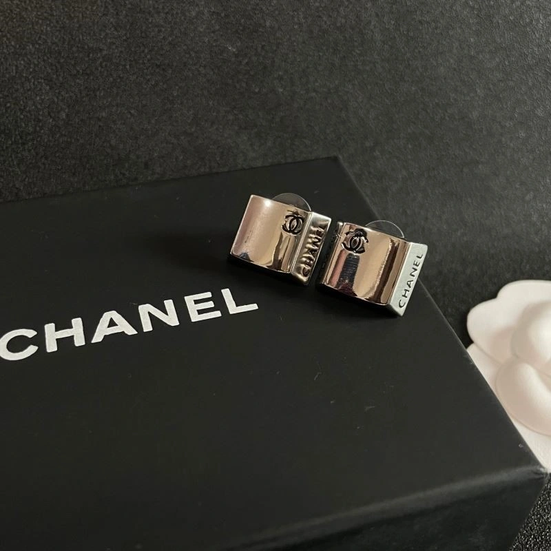 Chanel Earrings Comfortable 222417