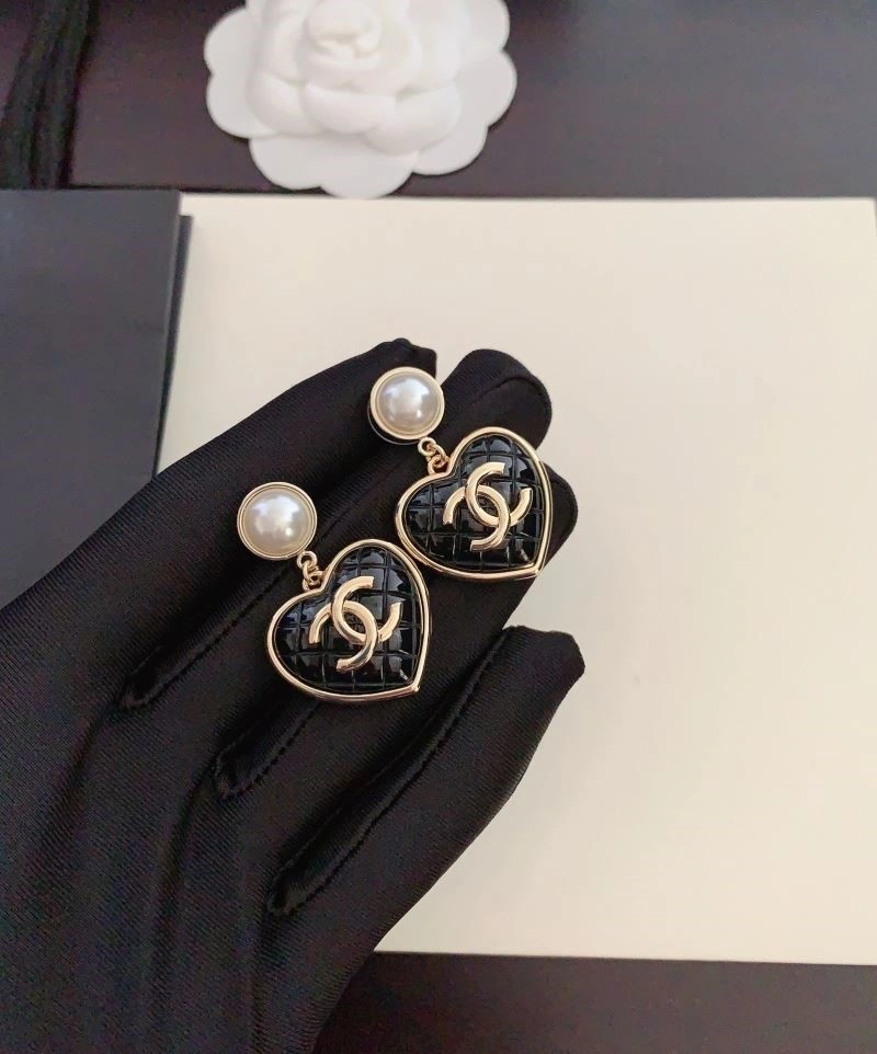 Unique Chanel Earrings 222390