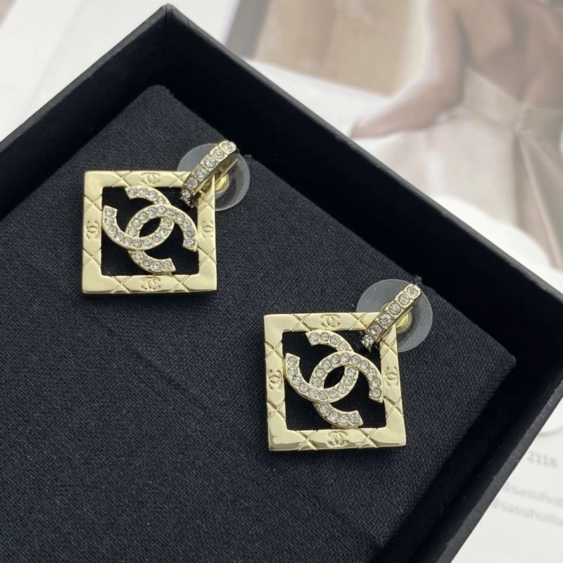 Minimalist Chanel Earrings 222372