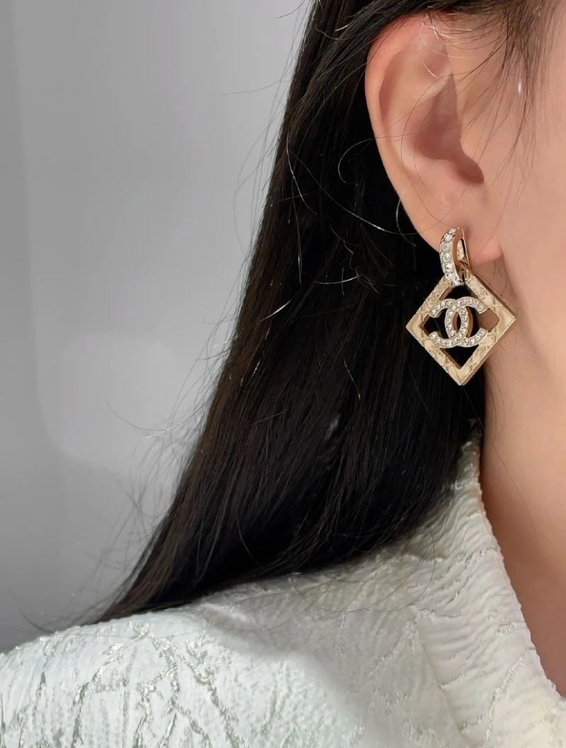 Minimalist Chanel Earrings 222372