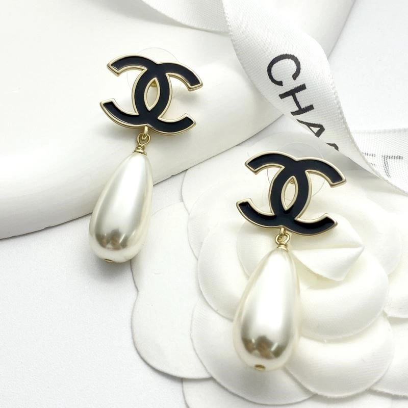 Chanel Earrings Fashionable 222340