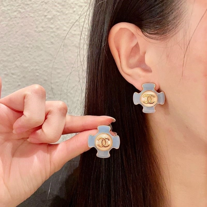 EyeCatching Chanel Earrings 222321