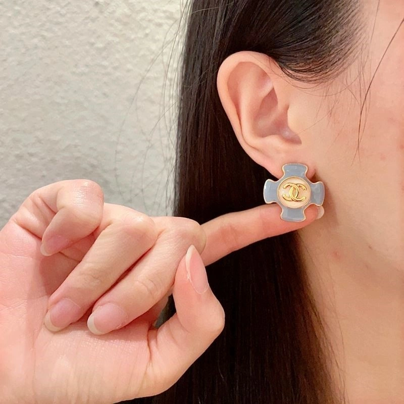 EyeCatching Chanel Earrings 222321