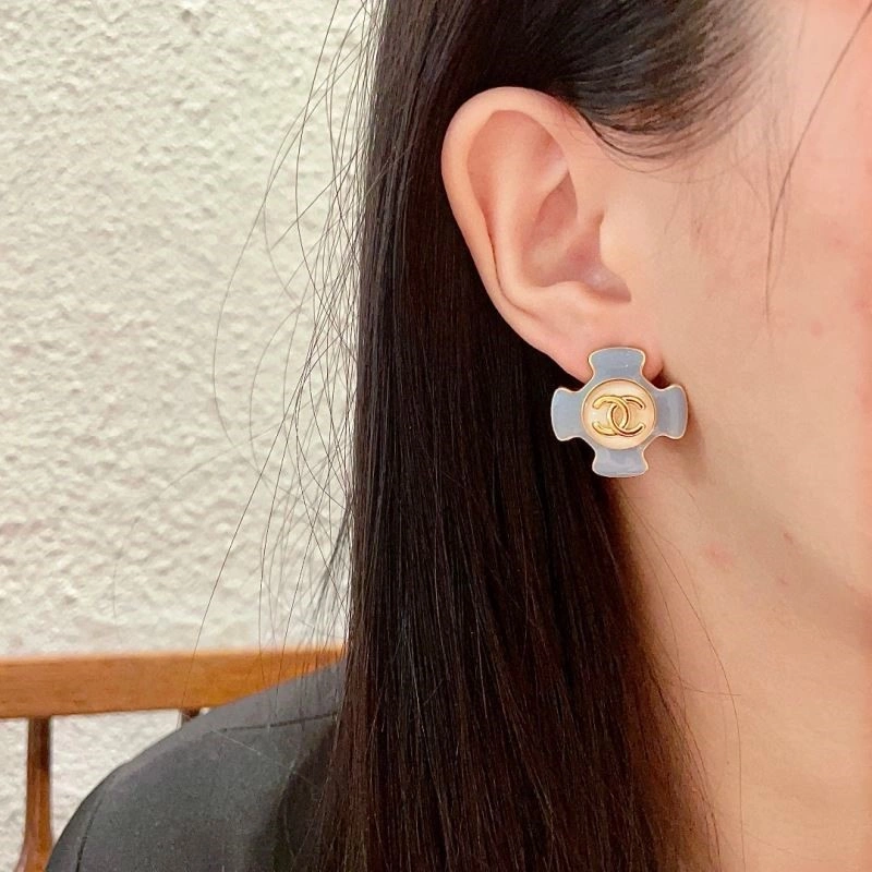 EyeCatching Chanel Earrings 222321
