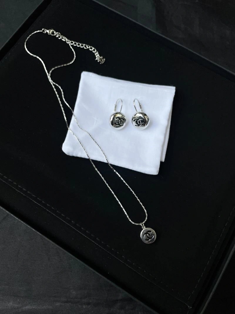 Chanel Earrings Practical 221733