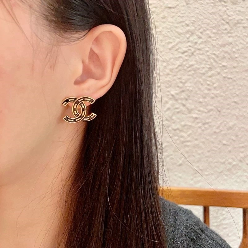 Lightweight Chanel Earrings 221852
