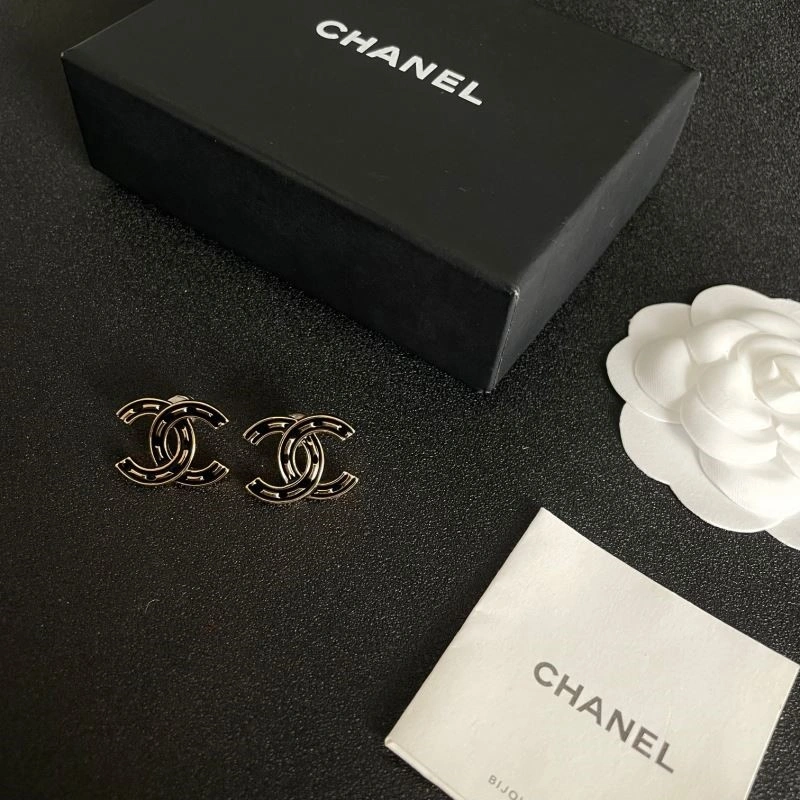 Lightweight Chanel Earrings 221852