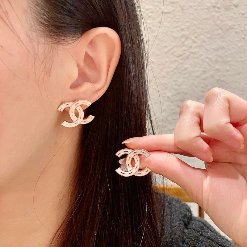 Sophisticated Chanel Earrings 221732