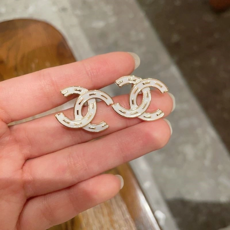 Sophisticated Chanel Earrings 221732