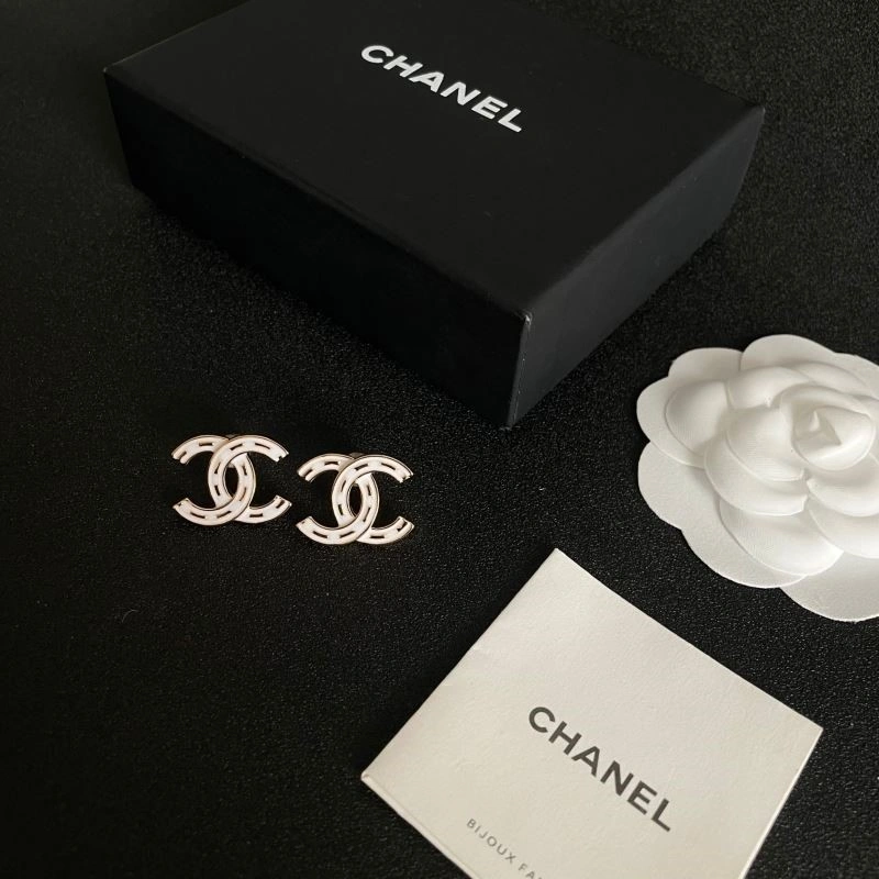 Sophisticated Chanel Earrings 221732