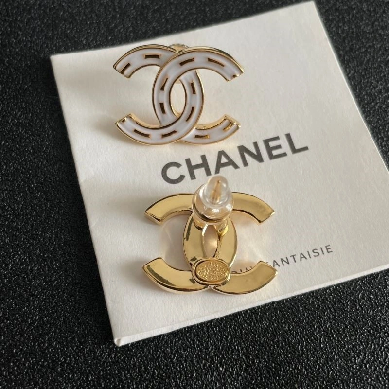 Sophisticated Chanel Earrings 221732