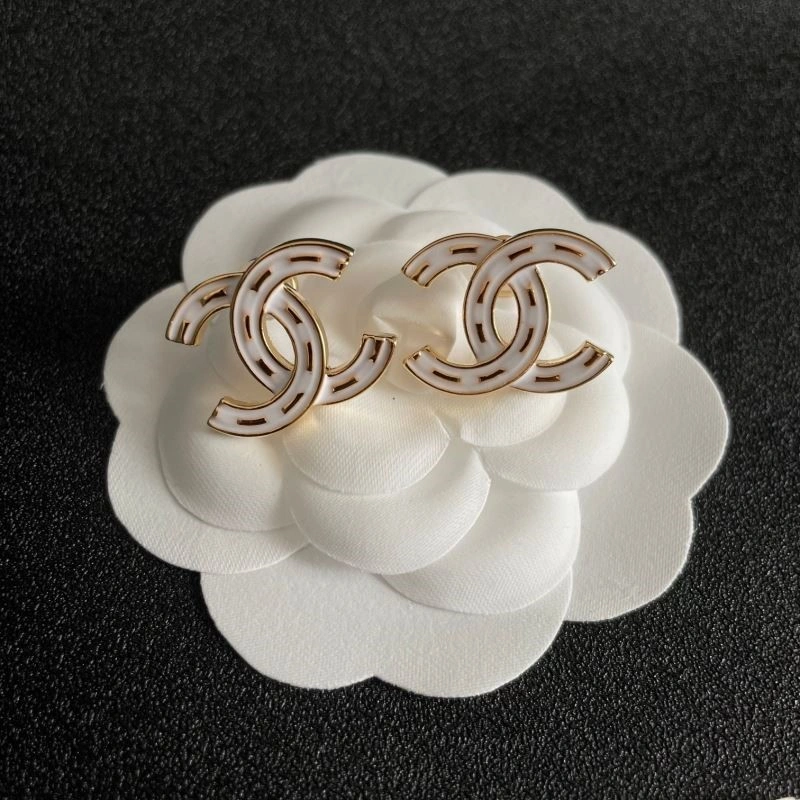Sophisticated Chanel Earrings 221732