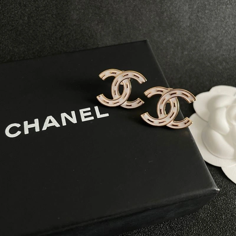 Sophisticated Chanel Earrings 221732