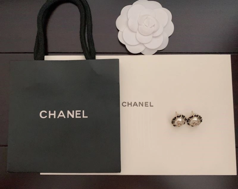 Breathable Chanel Earrings 221680