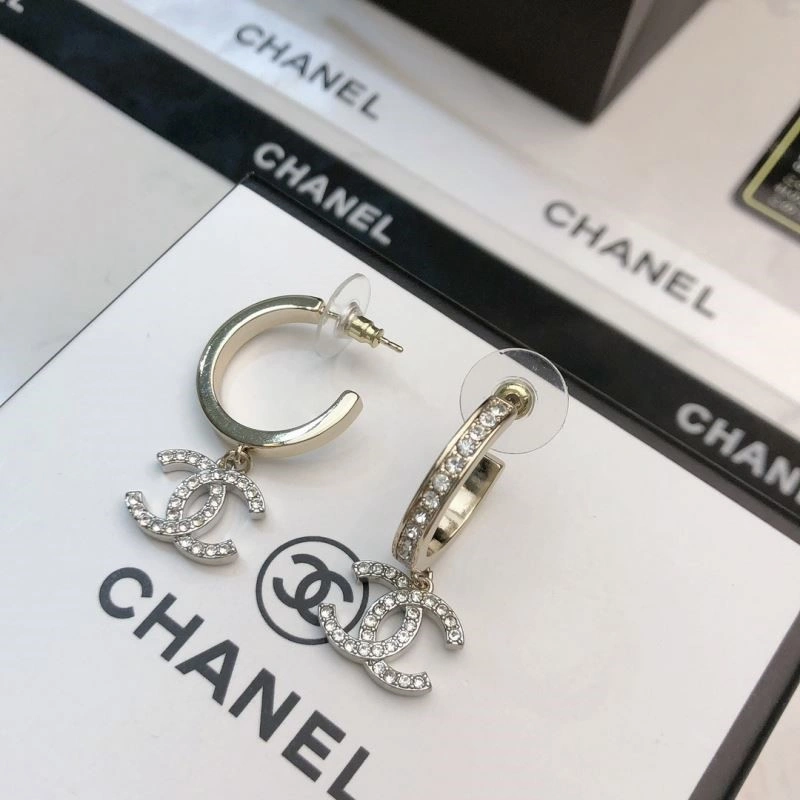 Snug Chanel Earrings 221630