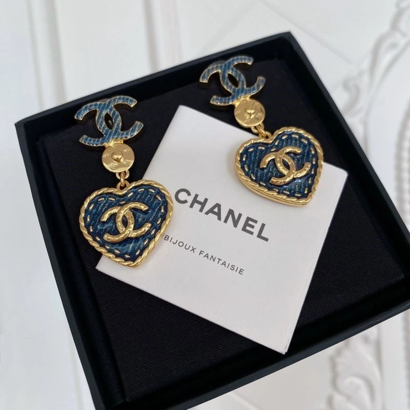 Sophisticated Chanel Earrings 221634
