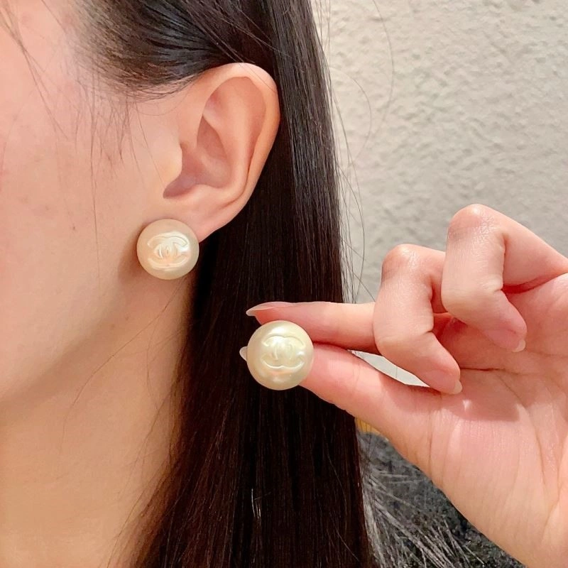Breathable Chanel Earrings 221623