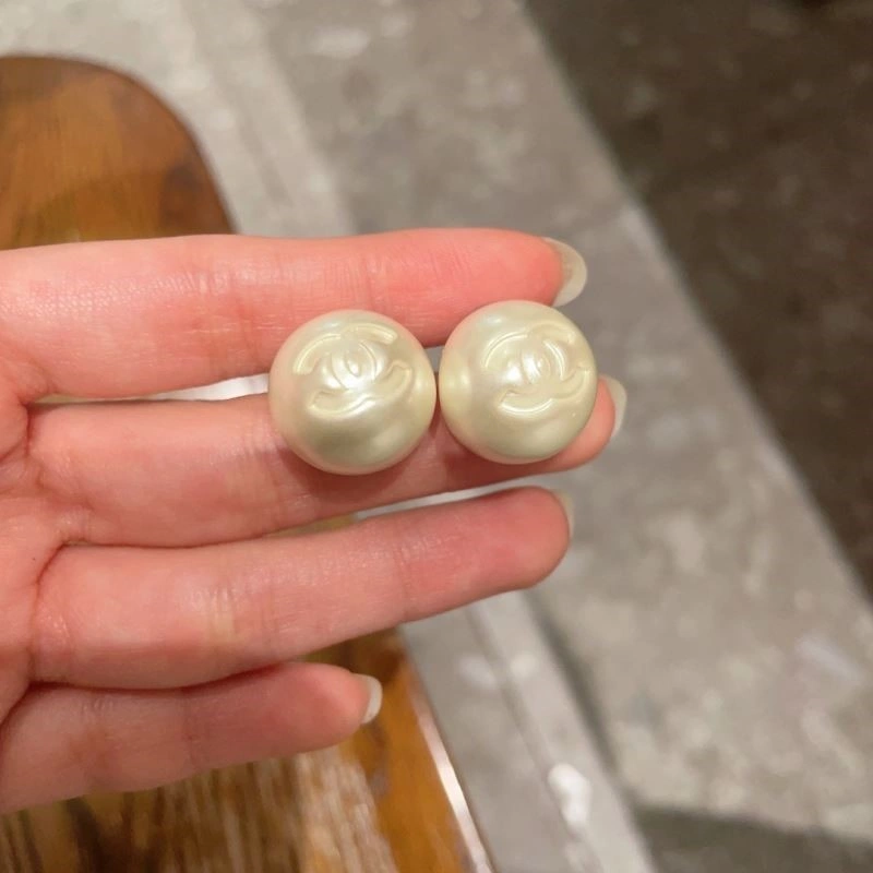 Breathable Chanel Earrings 221623