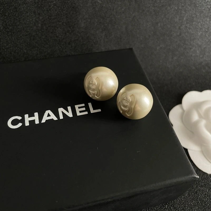 Breathable Chanel Earrings 221623