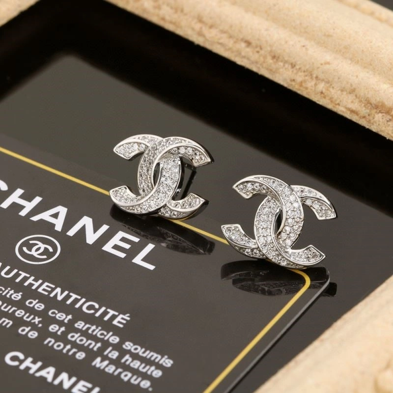 EyeCatching Chanel Earrings 221565