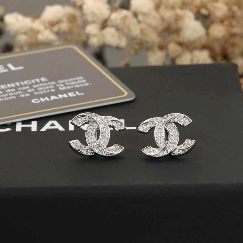 EyeCatching Chanel Earrings 221565