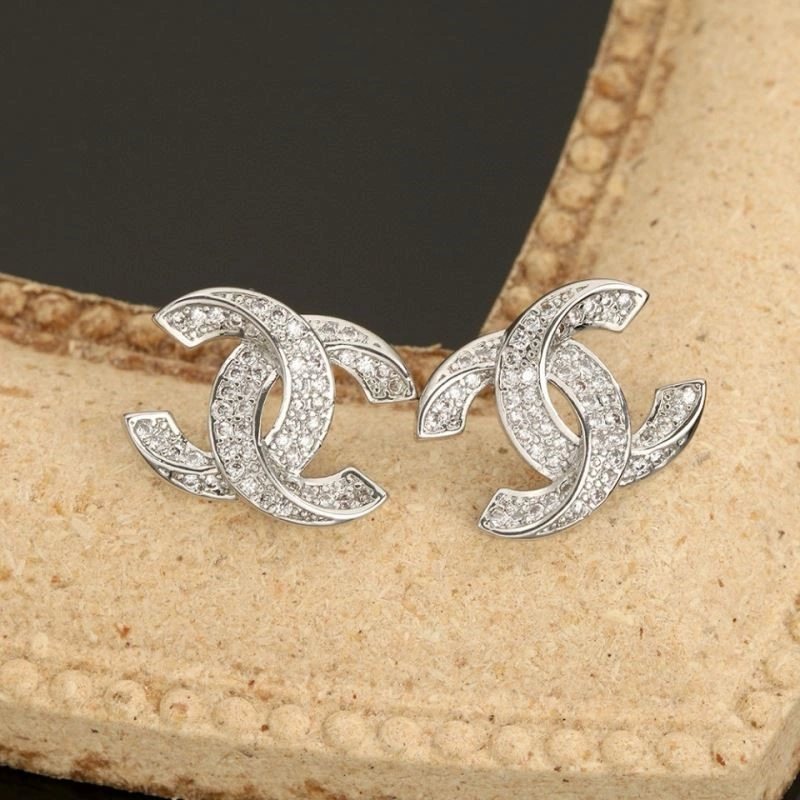 EyeCatching Chanel Earrings 221565